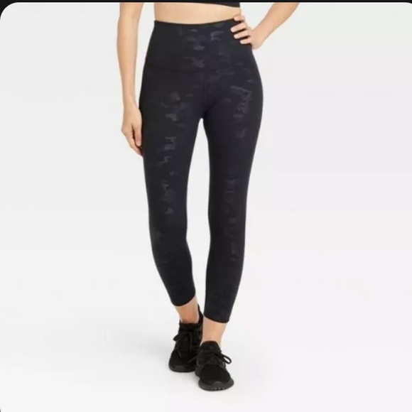 All in Motion™‎ Women's Premium Elongate Ultra High-Rise Black Camo - Picture 2 of 9